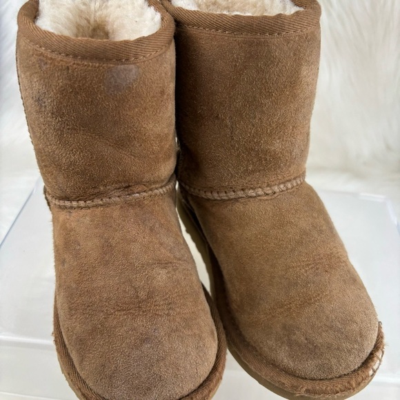 UGG WINTER BOOTS SIZE 10 TODDLER - Picture 8 of 13